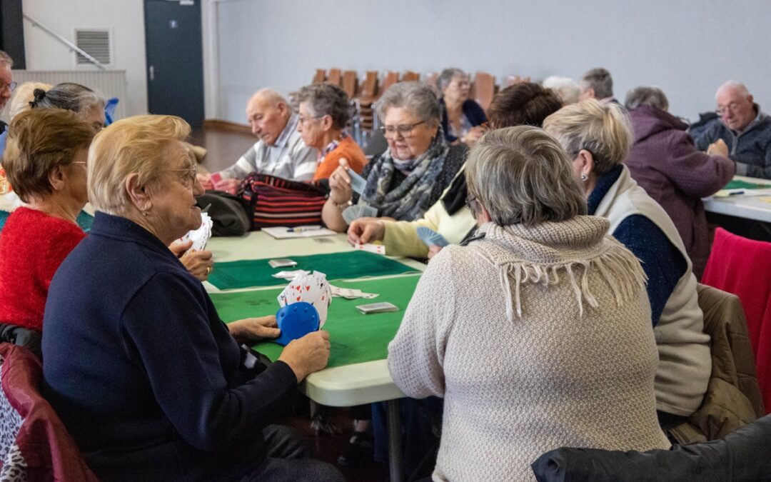 Rencontre et convivialité pour les aînés avec les médaillés du travail