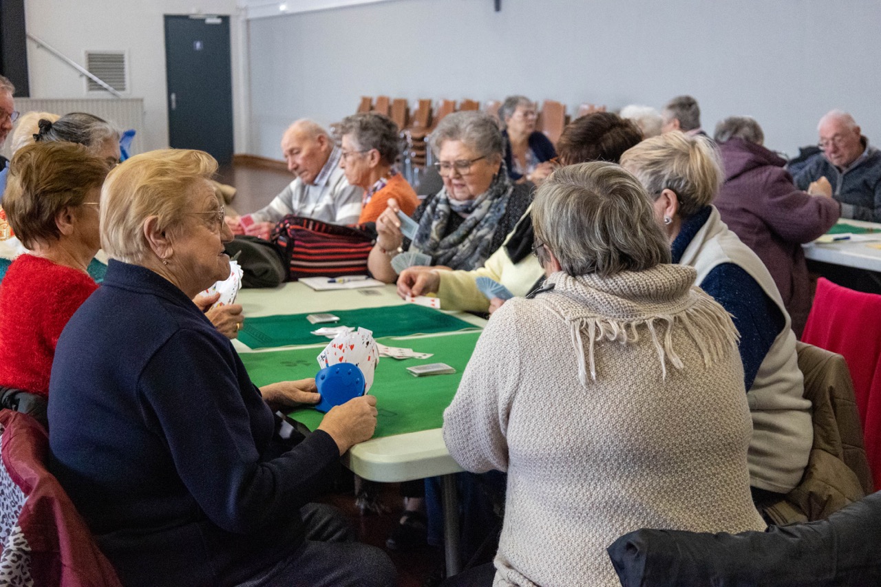 Rencontre et convivialité pour les aînés avec les médaillés du travail