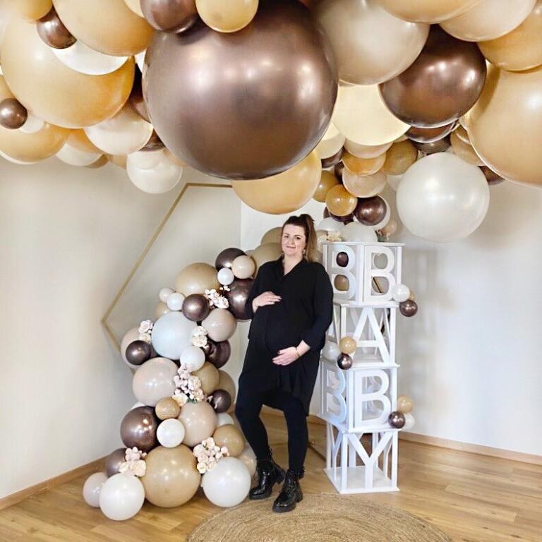 B event decoration