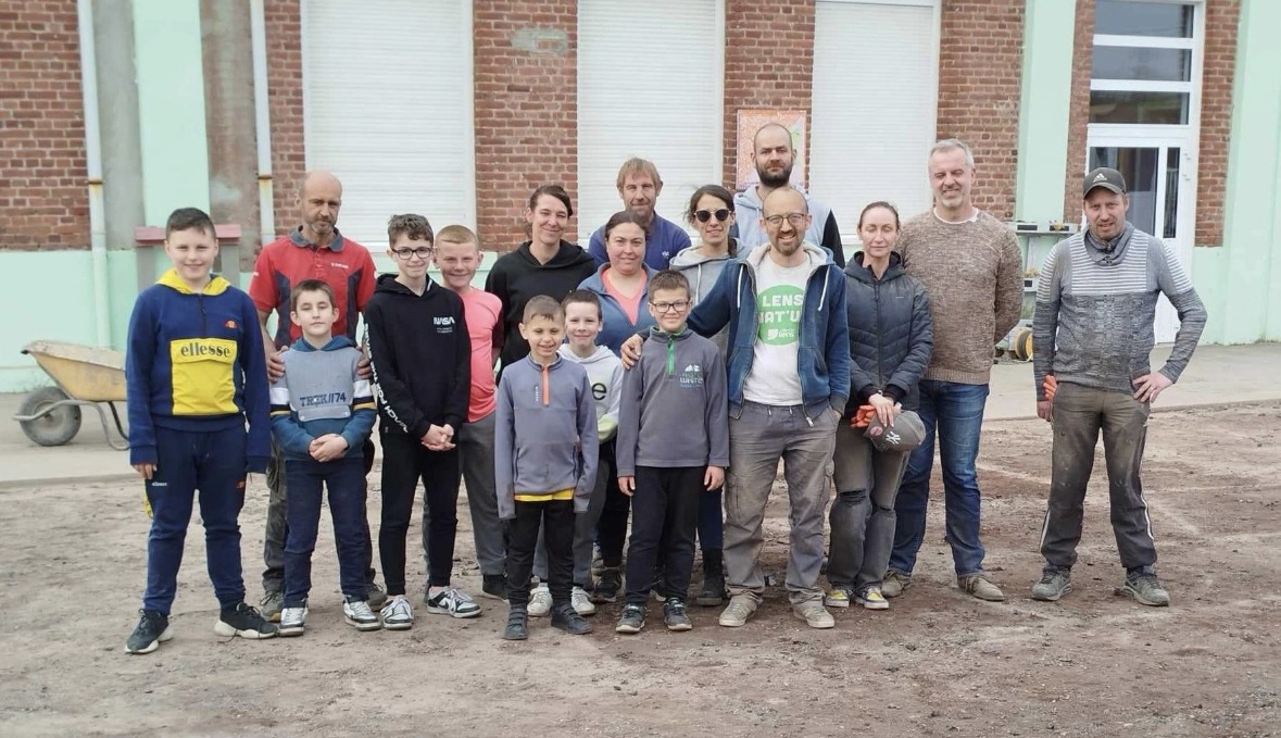 Chantier participatif de désimperméabilisation dans la cour de l&rsquo;école Basly