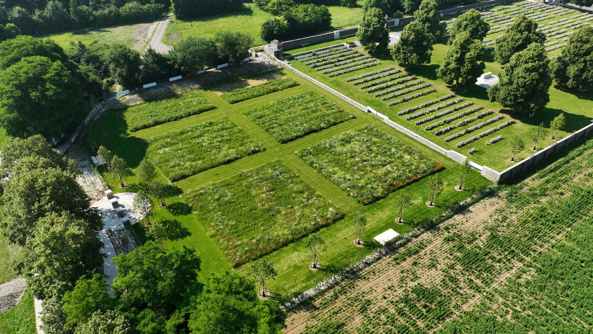 Inauguration du Loos British Cemetery Extension